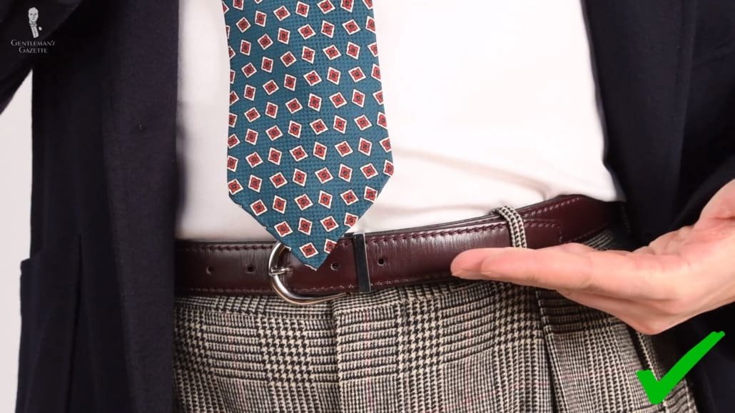 Longueur de cravate correcte avec cravate jacquard