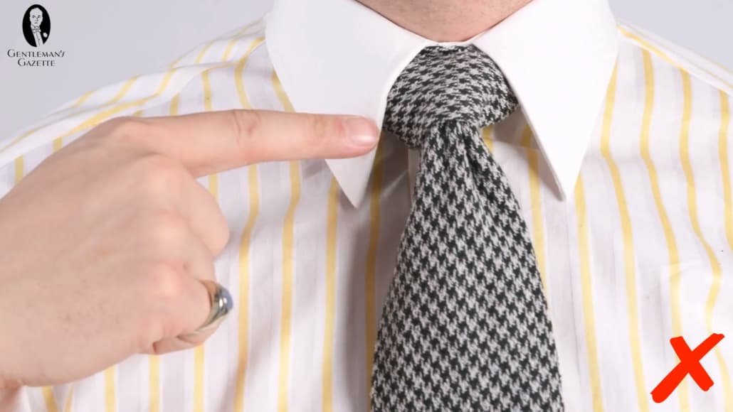 Nœud trop grand pour collier avec cravate en pied-de-poule