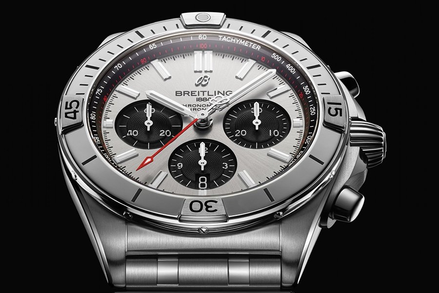Vue de face de la montre Breitling Chronomat