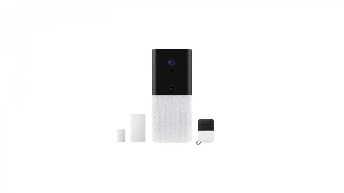 Un concentrateur Abode iota avec porte-clés et capteur de contact.