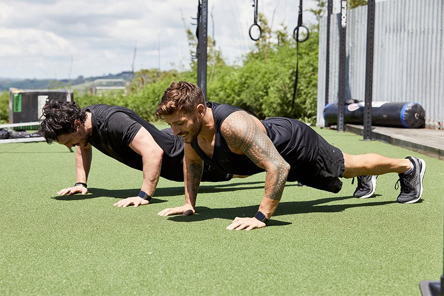 Séance d'entraînement comme Chris Hemsworth avec le formateur Centr Luke Zocchi et le célèbre chef Dan Churchill 1