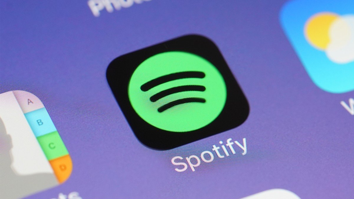 Une photo de l'application Spotify sur un téléphone.