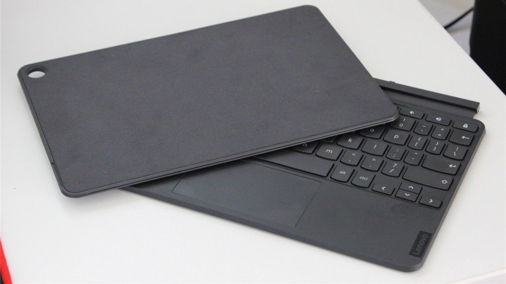 Le couvercle du support et le clavier