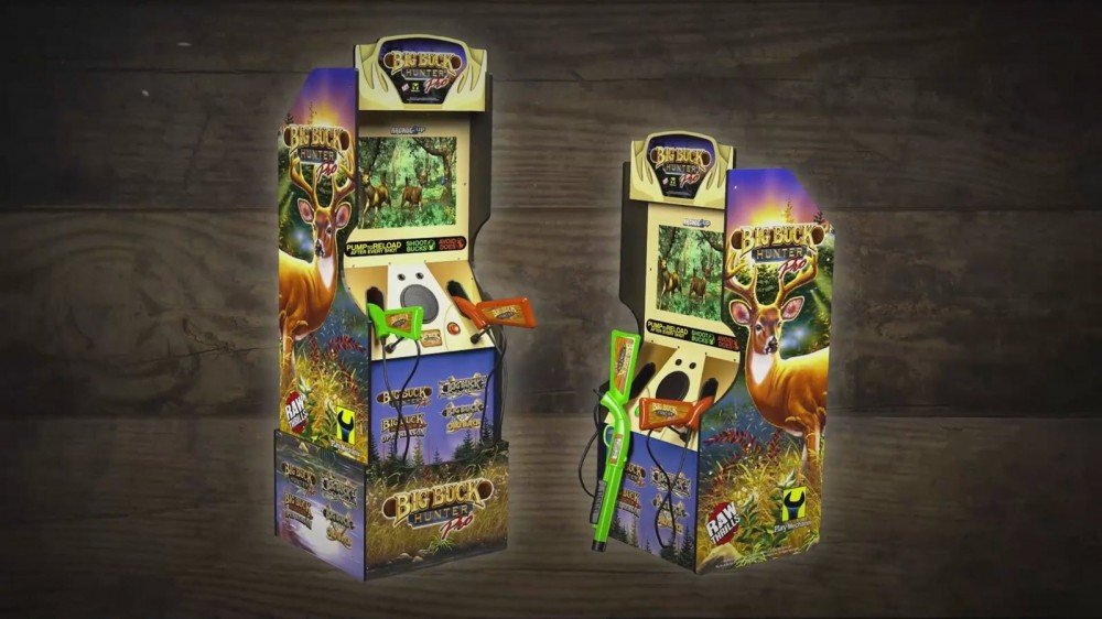 La machine Big Buck Hunter Pro sur et hors de sa colonne montante.