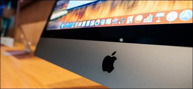 L'icône Apple sur un moniteur iMac Pro.