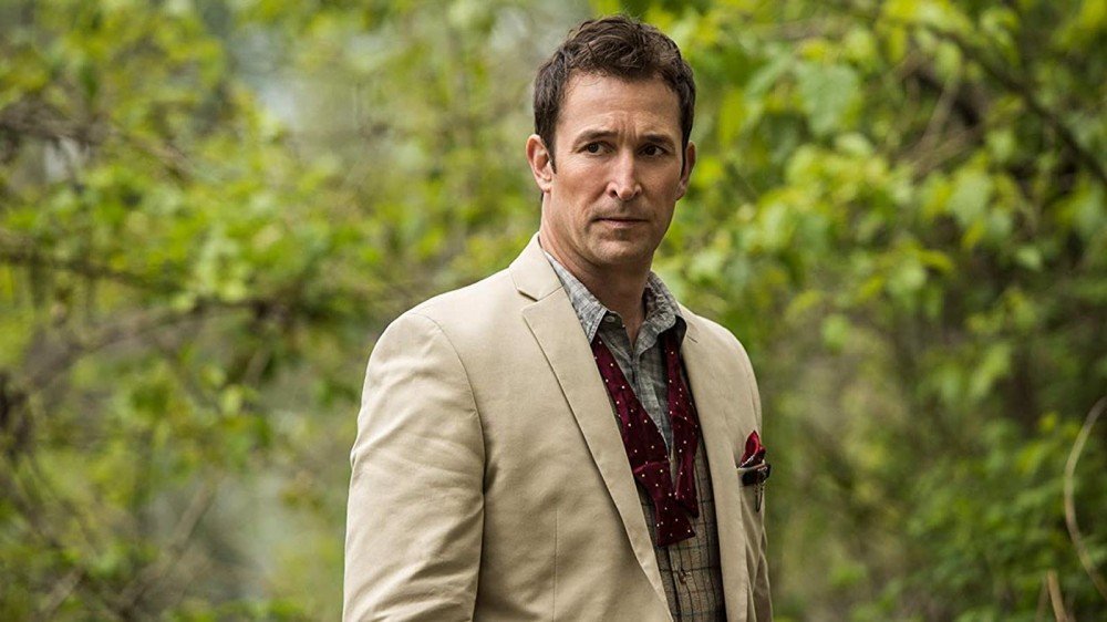 Noah Wile dans le rôle de Flynn Carsen