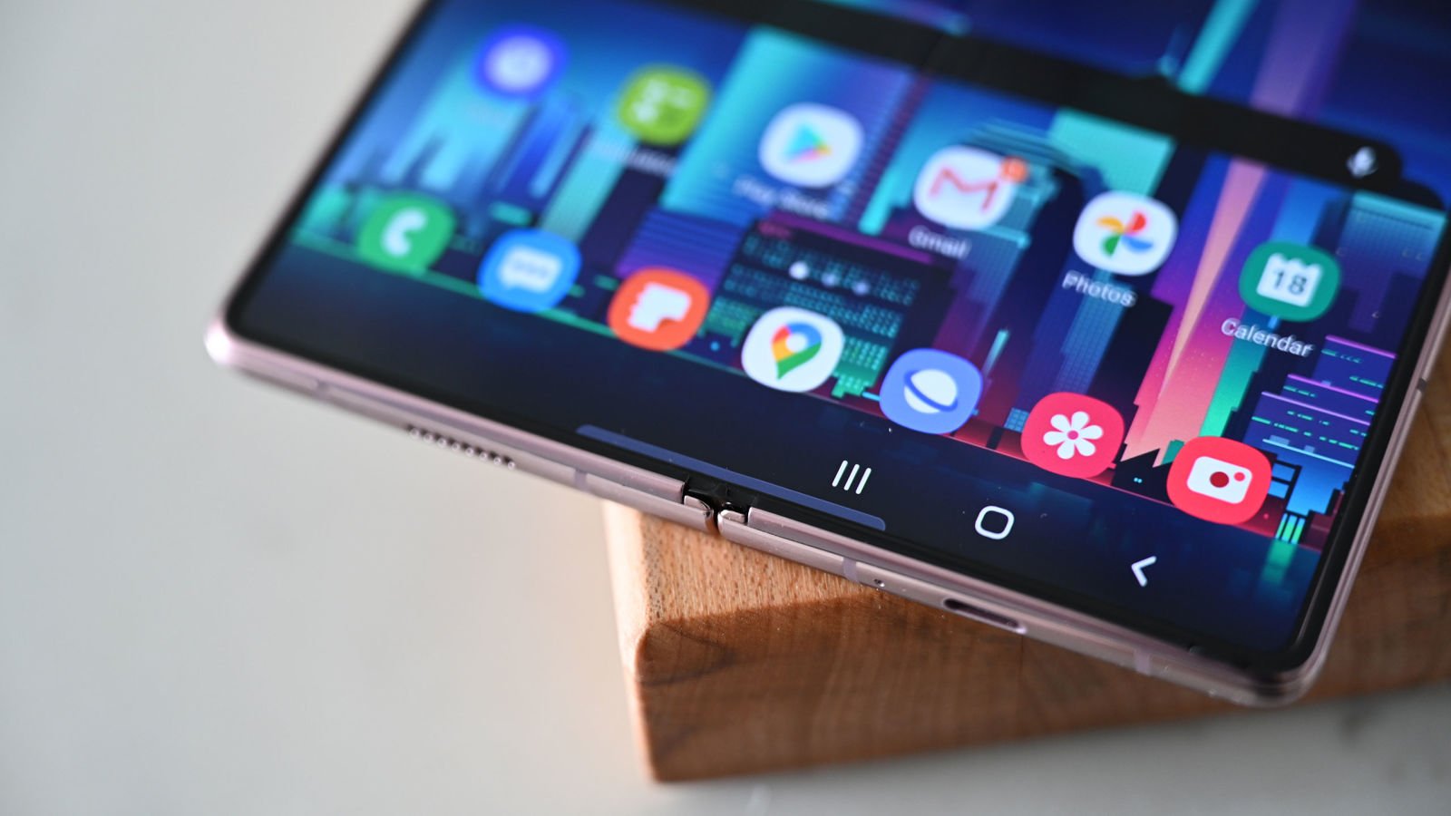 L'illustration de l'article intitulé Samsung Galaxy Z Fold 2 est la preuve que vous devriez ignorer les technologies de première génération