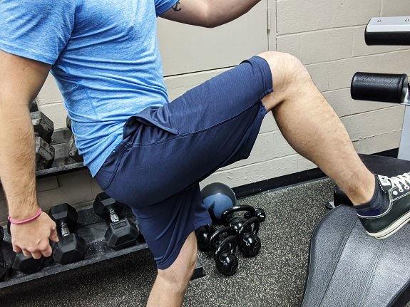Guy en tenue d'entraînement