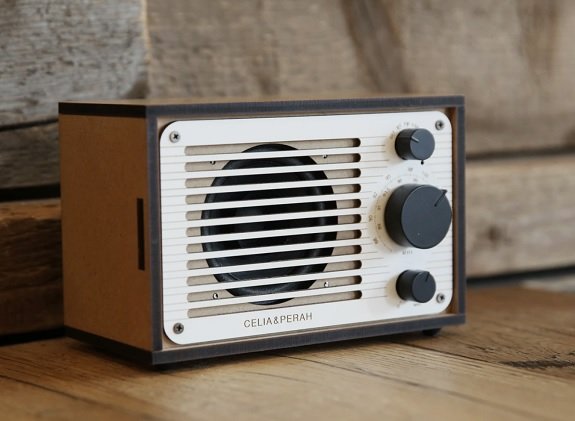 Radio classique Bluetooth DIY de Celia & Perah via Huckberry