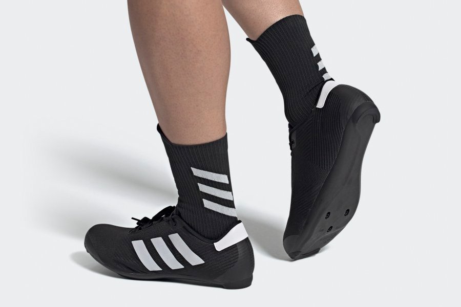 Chaussure de cyclisme sur route Adidas pieds