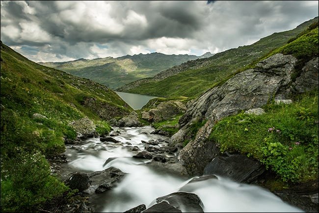 eau floue en photo longue exposition