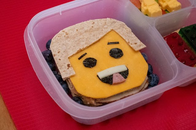 Comment faire un déjeuner d'art culinaire en briques et figurines LEGO!