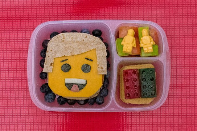 Comment faire un déjeuner d'art culinaire en briques et figurines LEGO!