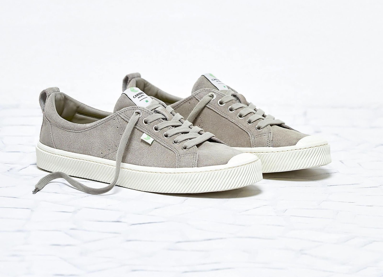 Cariuma OCA Low in Cloud Grey Suede