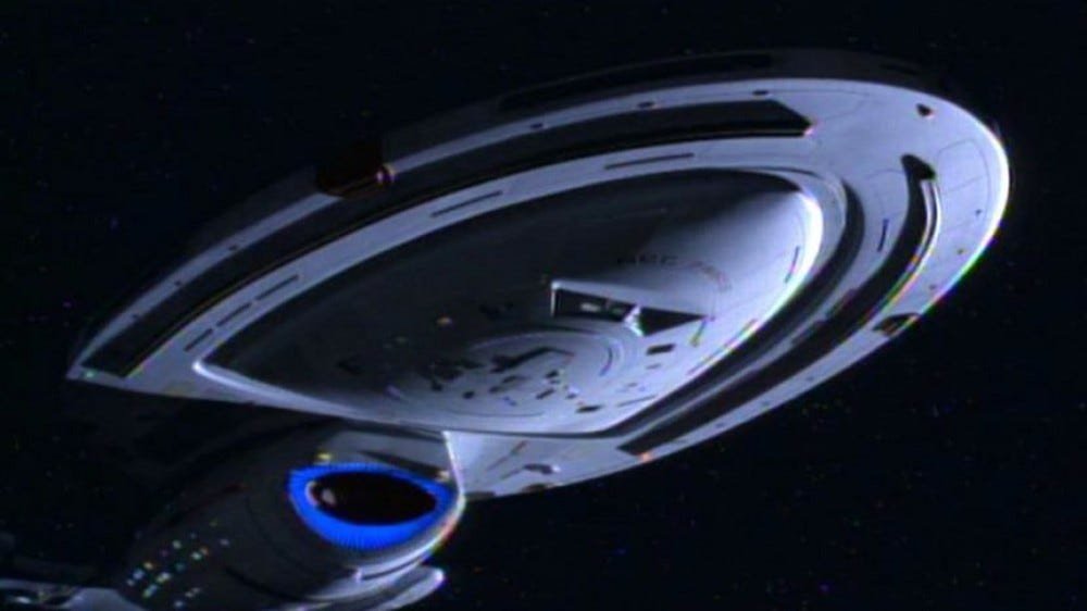 Le Starship Voyager, volant dans l'espace.