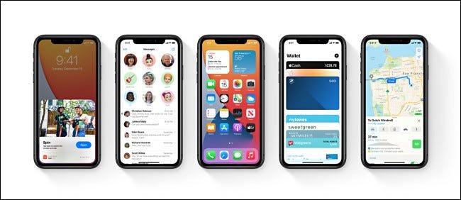 Cinq iPhones Apple exécutant iOS 14.