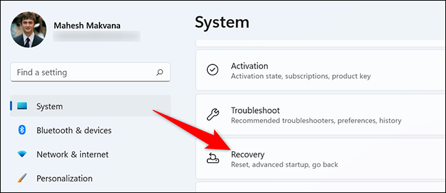 Cliquez sur "Récupération" sur le "Système" dans Paramètres sous Windows 11.