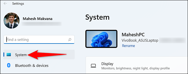 Cliquez sur "Système" dans la barre latérale gauche dans Paramètres sous Windows 11.