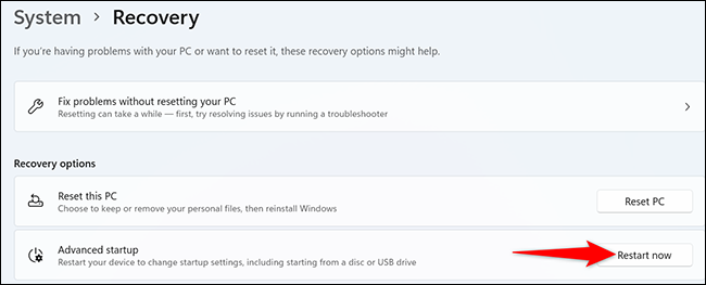 Cliquez sur "Redémarrer maintenant" sur le "Récupération" écran dans Paramètres sous Windows 11.