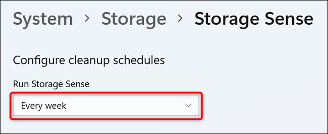 Sélectionnez une option dans le "Exécuter Storage Sense" menu déroulant dans Paramètres.