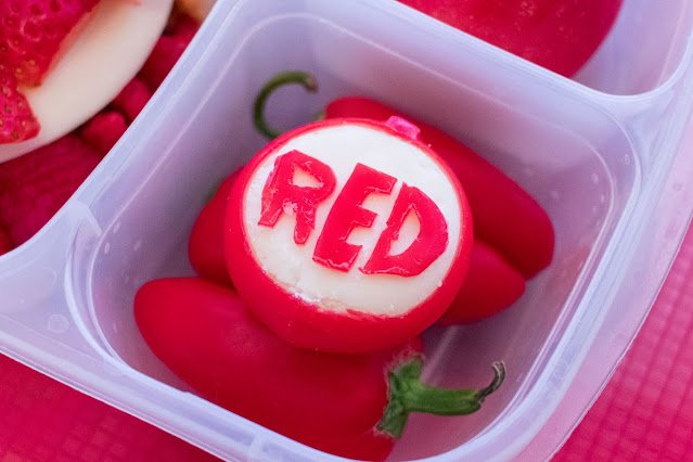 Recette de déjeuner d'art alimentaire tournant au rouge de Disney Pixar