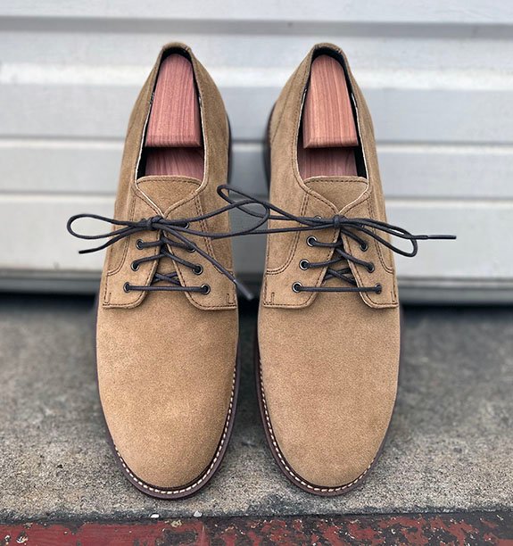En revue : les derbies en daim Reace de Banana Republic