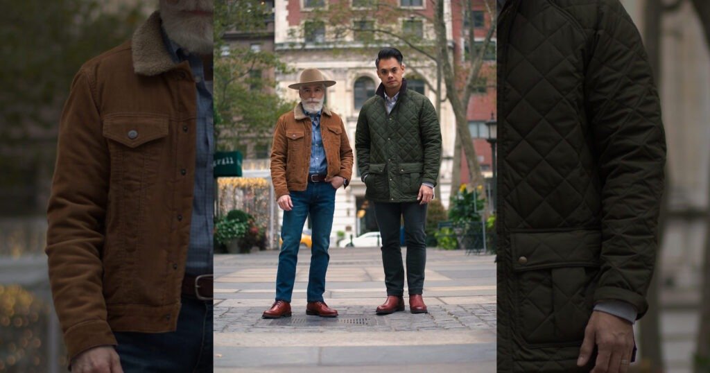 homme avec barbe portant une veste marron et fedora avec un homme portant une veste vert foncé et des bottes marron