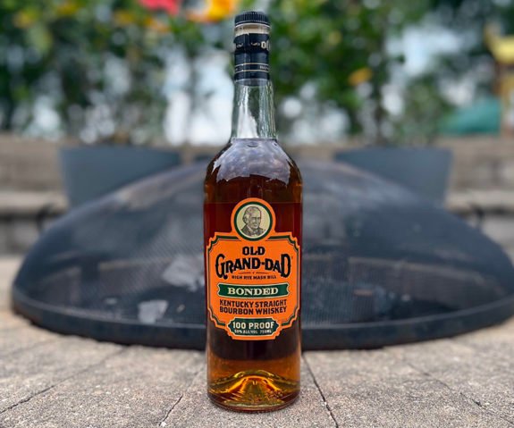 Vieux grand-père lié