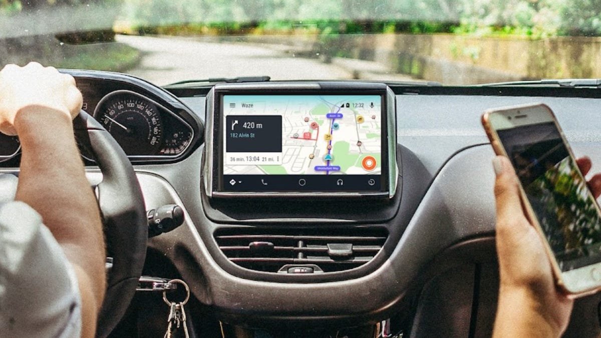 Carte Waze dans une voiture