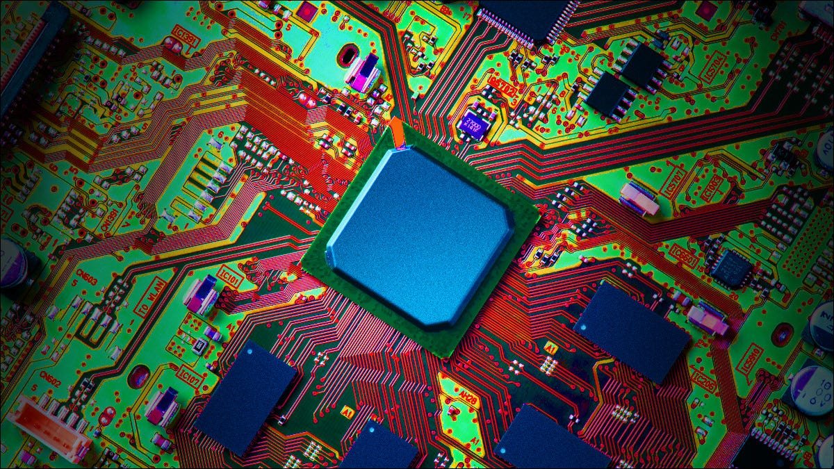 Une photo d'une puce informatique