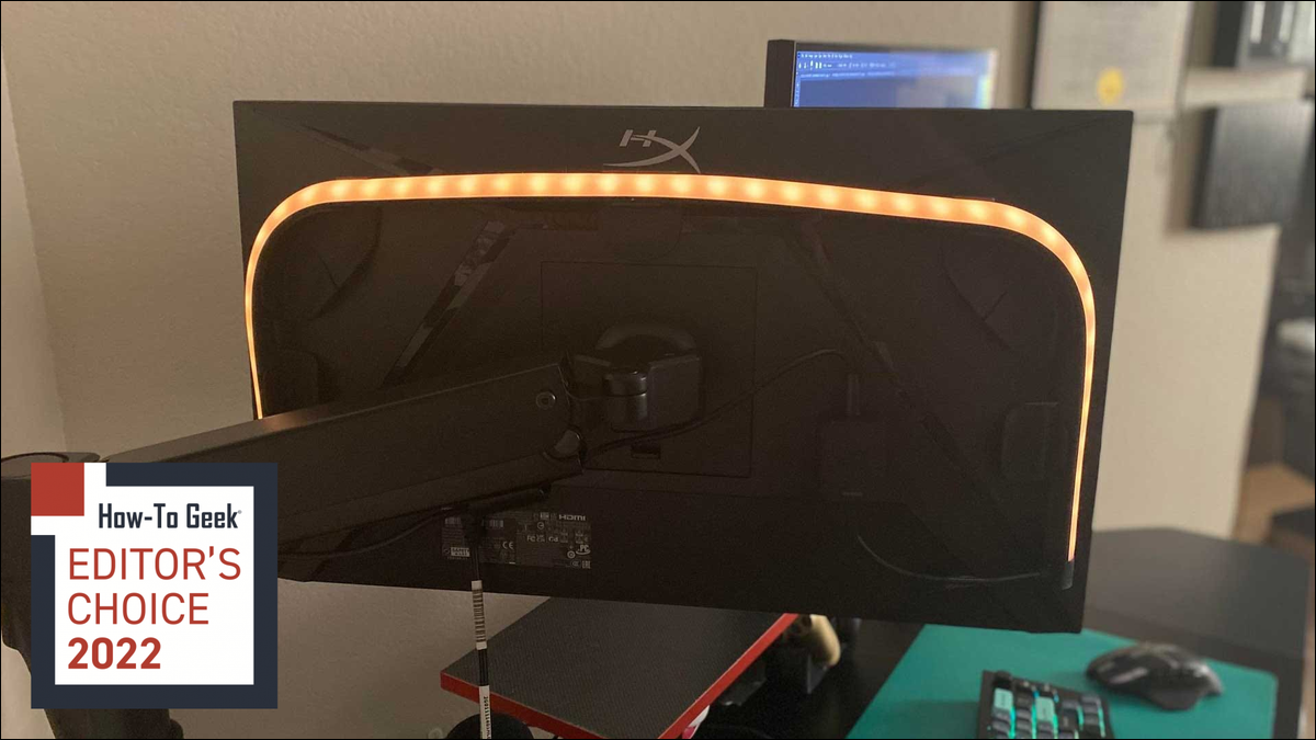 Philips Hue Play Gradient Lightstrip pour PC affichant une lumière orange froide.