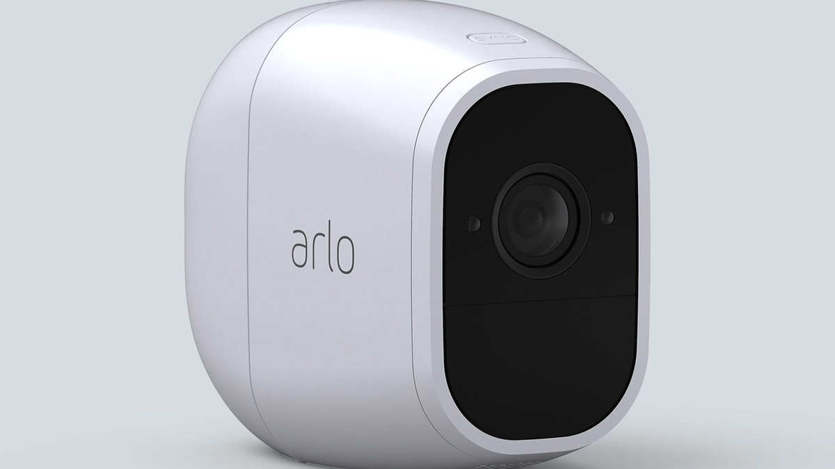 La caméra Arlo Pro 2 sur fond gris.