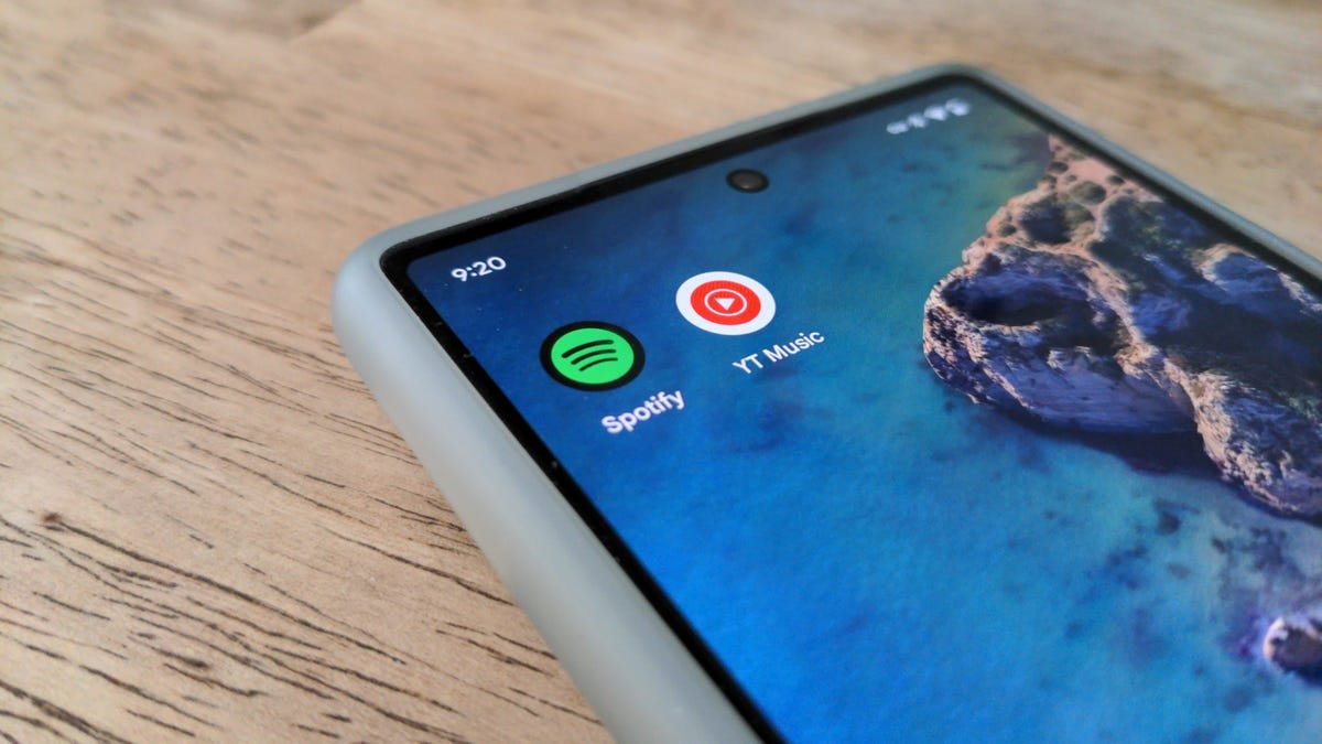 Applications Spotify et YouTube Music sur le Pixel 6.