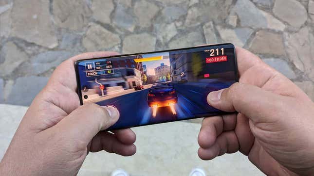 Une image d'un modèle Motorola récent, très différent du premier DynaTAC 8000X.