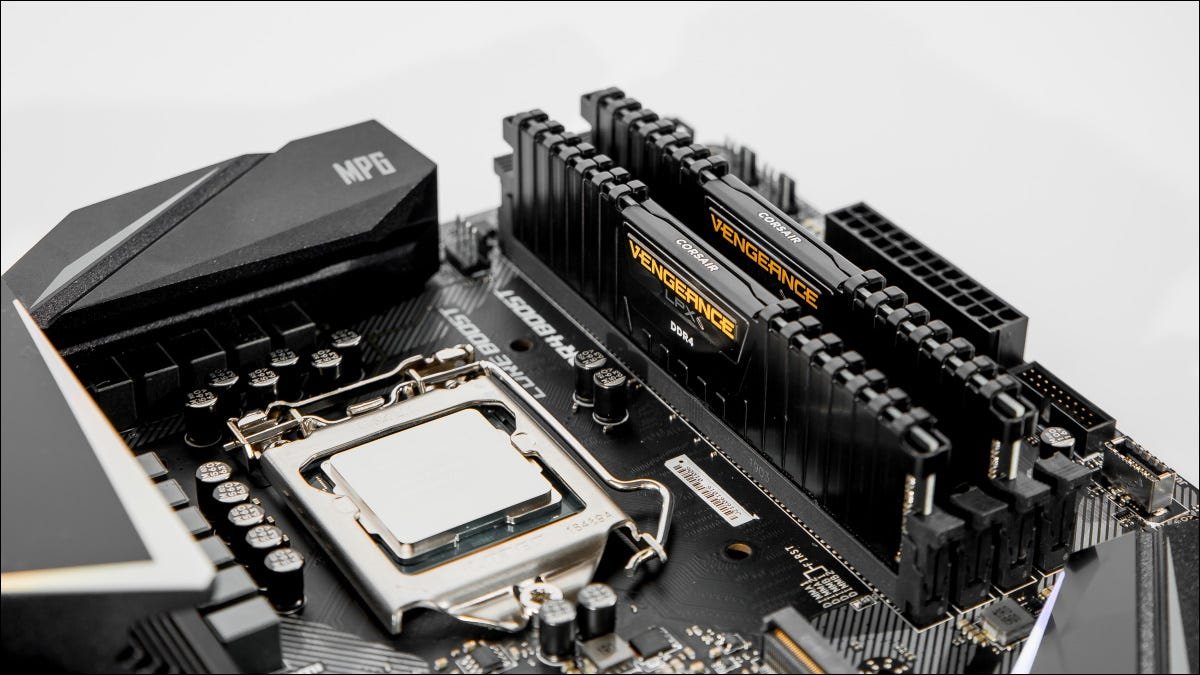 RAM sur une carte mère de jeu.