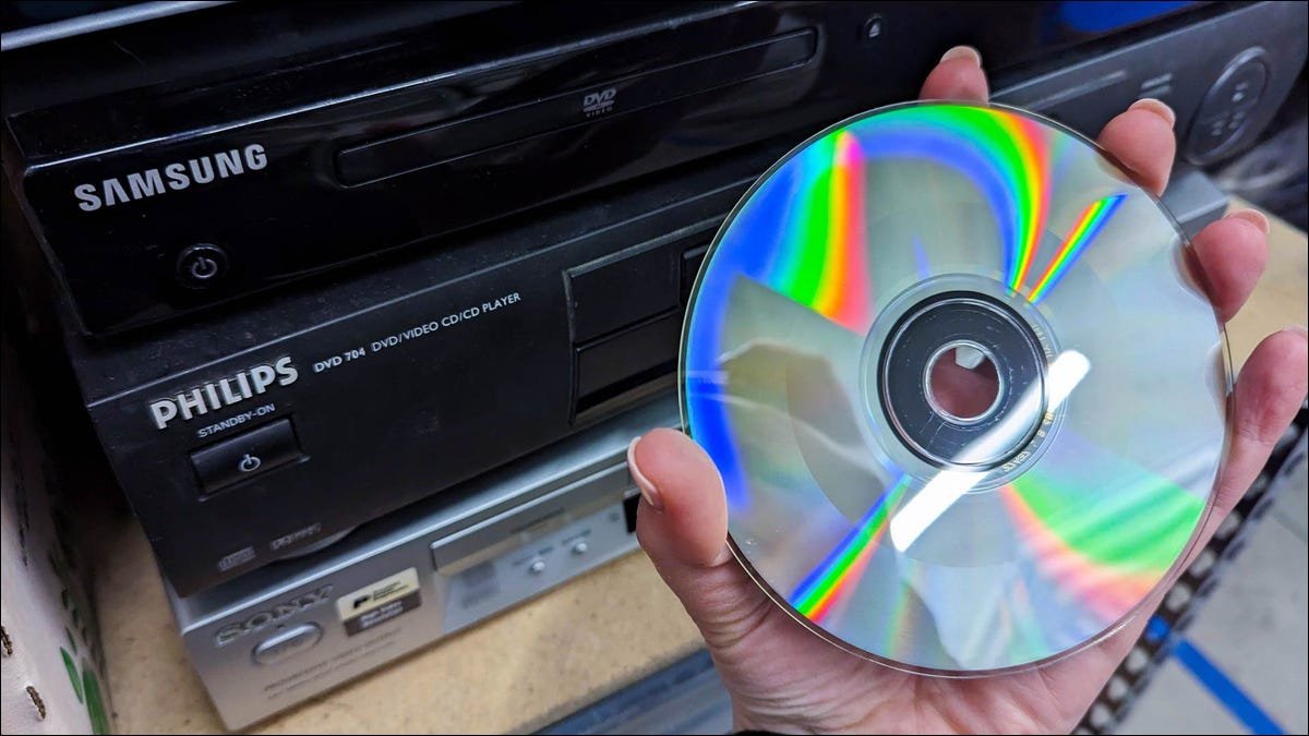 Lecteur de CD vidéo dans un magasin d'aubaines