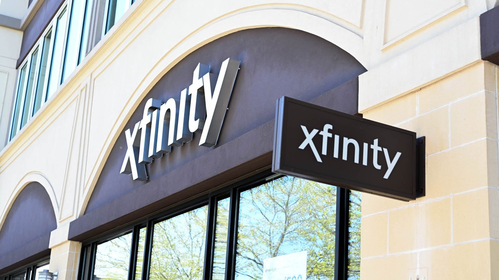 Devanture de magasin Xfinity dans un centre-ville