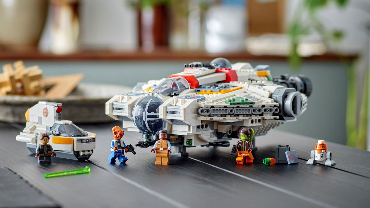 Le vaisseau LEGO Ghost 2023 et le Phantom, ainsi que les minifigs de la série 