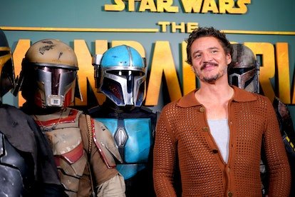 Pedro Pascal lors d'un appel photo à Piccadilly Circus, Londres, pour The Mandalorian, avant qu'il ne soit rel...