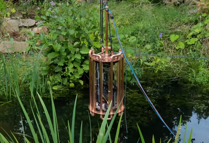 Bassin de jardin utilisé pour refroidir l'eau du RTX4090 PC
