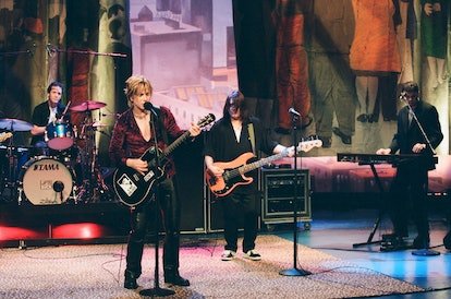 LE SPECTACLE DE CE SOIR AVEC JAY LENO -- Épisode 1501 -- Sur la photo : (de gauche à droite) Mike Malinin, John Rzeznik, Robby...
