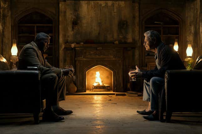 La chute de la maison Usher.  (De gauche à droite) Carl Lumbly dans le rôle de C. Auguste Dupin, Bruce Greenwood dans le rôle de Roderick Usher dans l'épisode 101 de La Chute de la maison Usher.  Cr.  Eike Schroter/Netflix © 2023