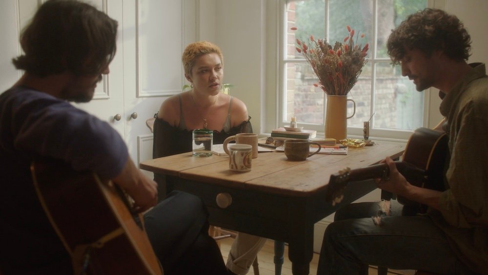 Florence Pugh et Flyte interprètent "Tough Love" lors d'une session