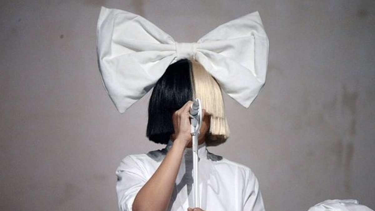 Sia annonce un nouvel album, Reasonable Woman, et partage "Gimme Love