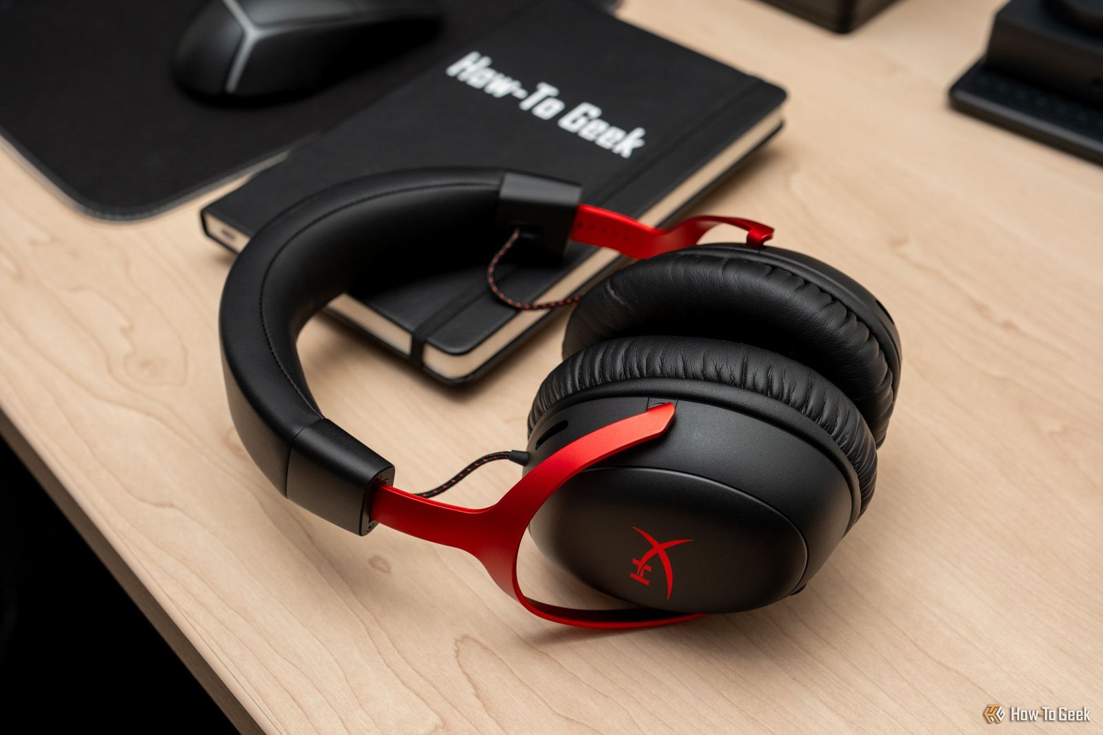 Casque sans fil HyperX Cloud III en rouge et noir