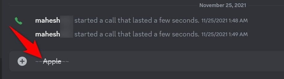 Le texte avec une mise en forme barrée appliquée à l'aide du markdown mis en surbrillance dans Discord.