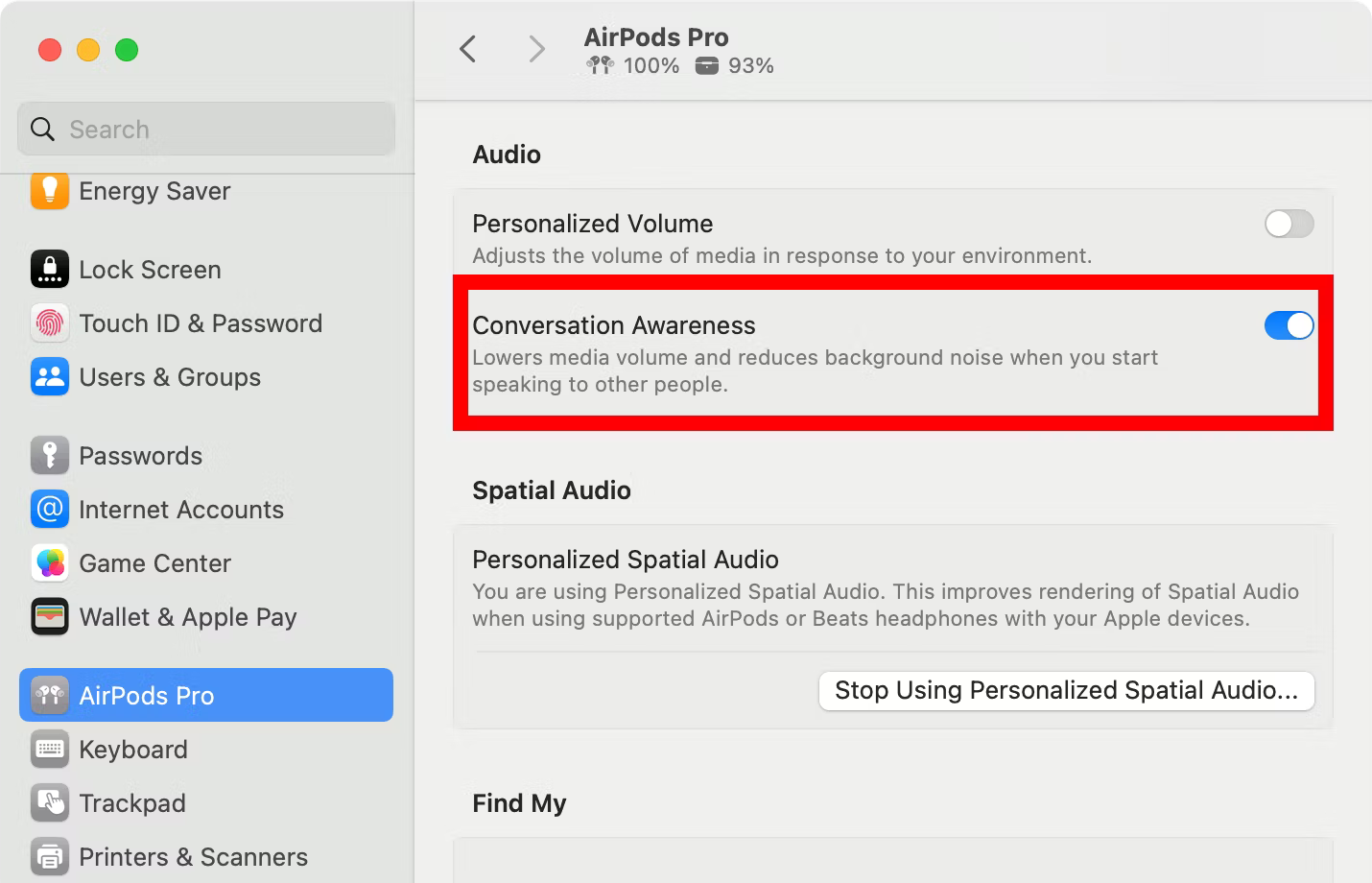 Paramètres macOS Sonoma AirPods avec l’option Conversation Awareness dans la section Audio activée.