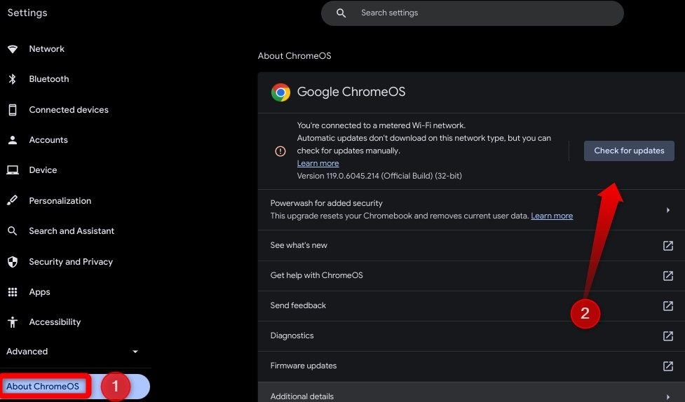 Vérification des mises à jour ChromeOS disponibles dans les paramètres du Chromebook.