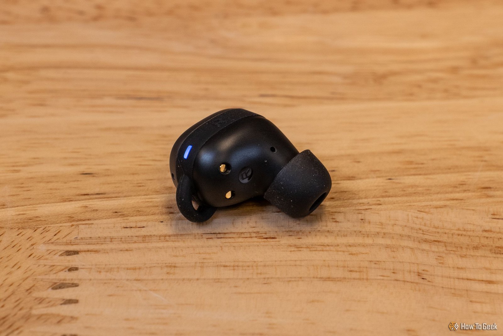 Écouteur Earfun Free Pro 3 simple en angle