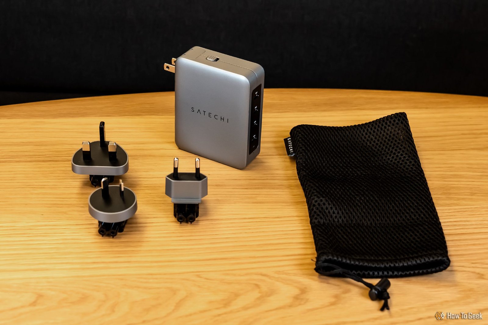 Accessoires fournis avec le chargeur de voyage Satechi 145 W USB-C 4 ports GaN